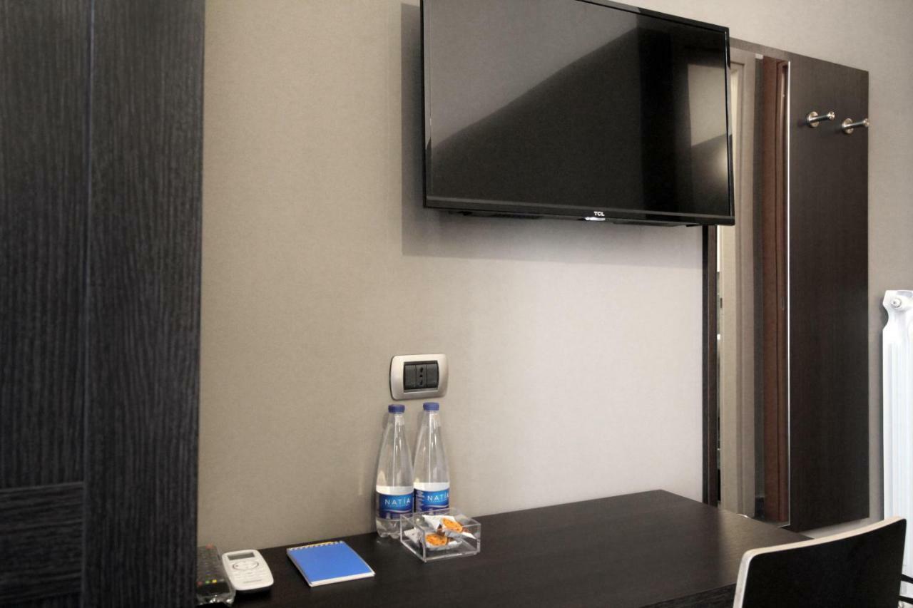 Piazza Carita Hotel Наполи Екстериор снимка
