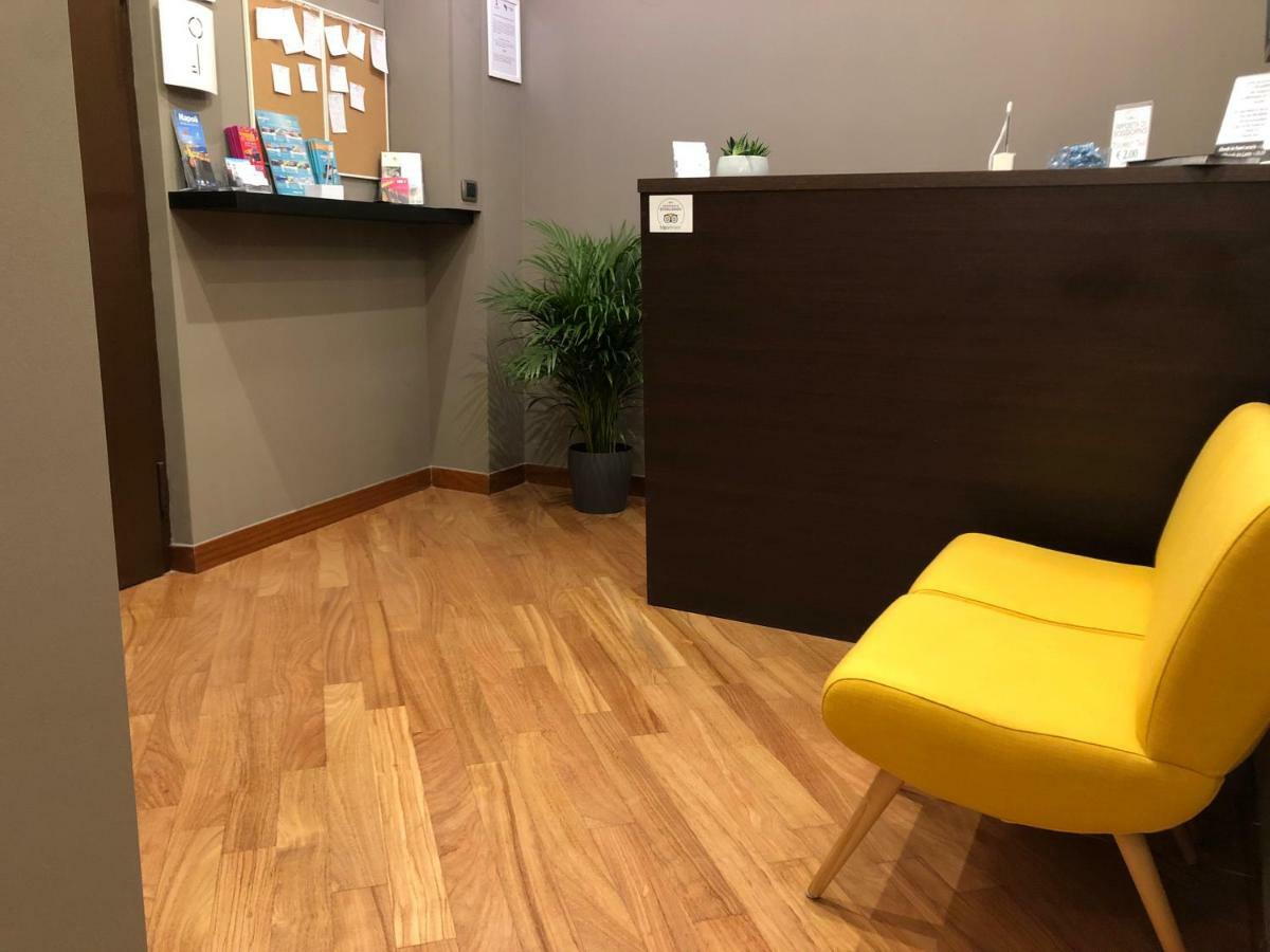 Piazza Carita Hotel Наполи Екстериор снимка